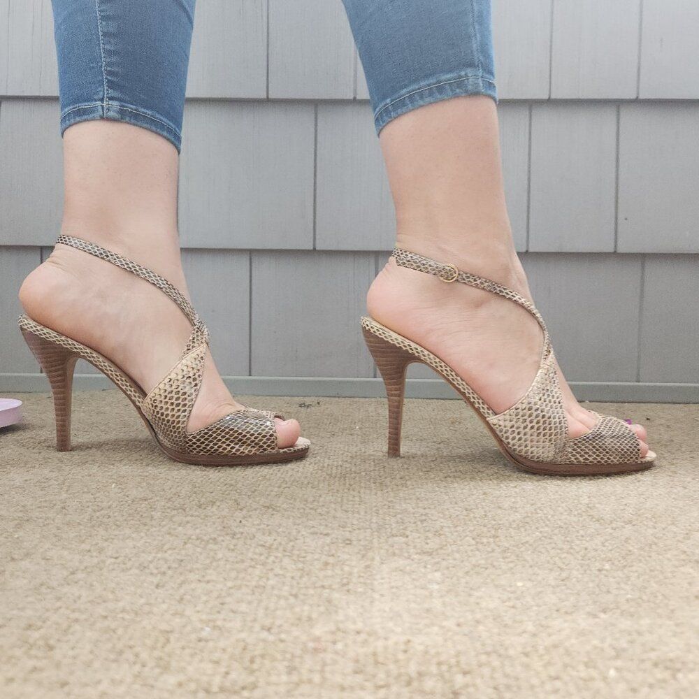 MAX STUDIO leather sandals heels size 9